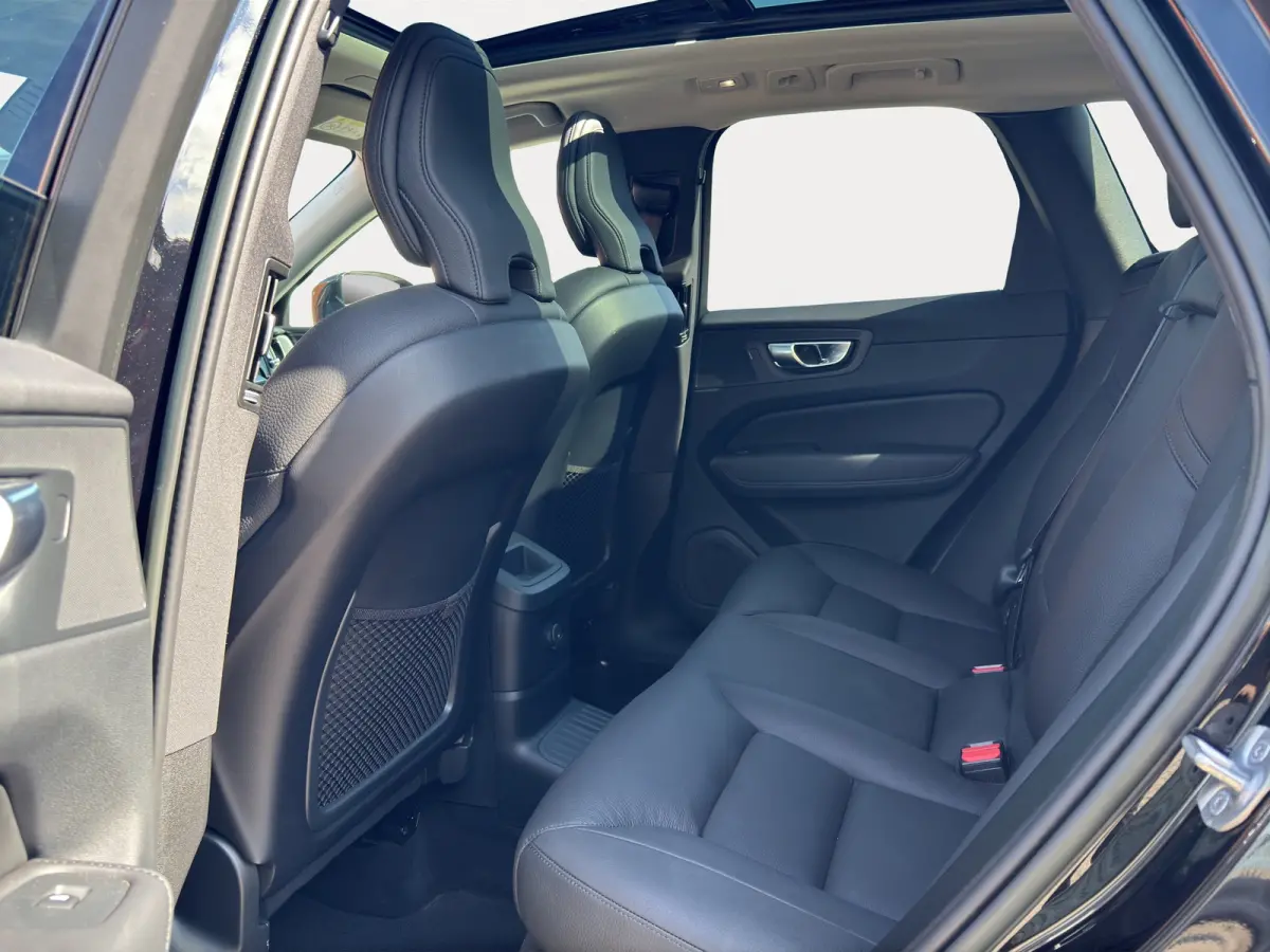 2.0 T6 Plug-in hybrid AWD Core Bright | Stuur-Stoel-en Achterbankverwarming | 20' Velgen | Cruise control adaptief | Memory seats |