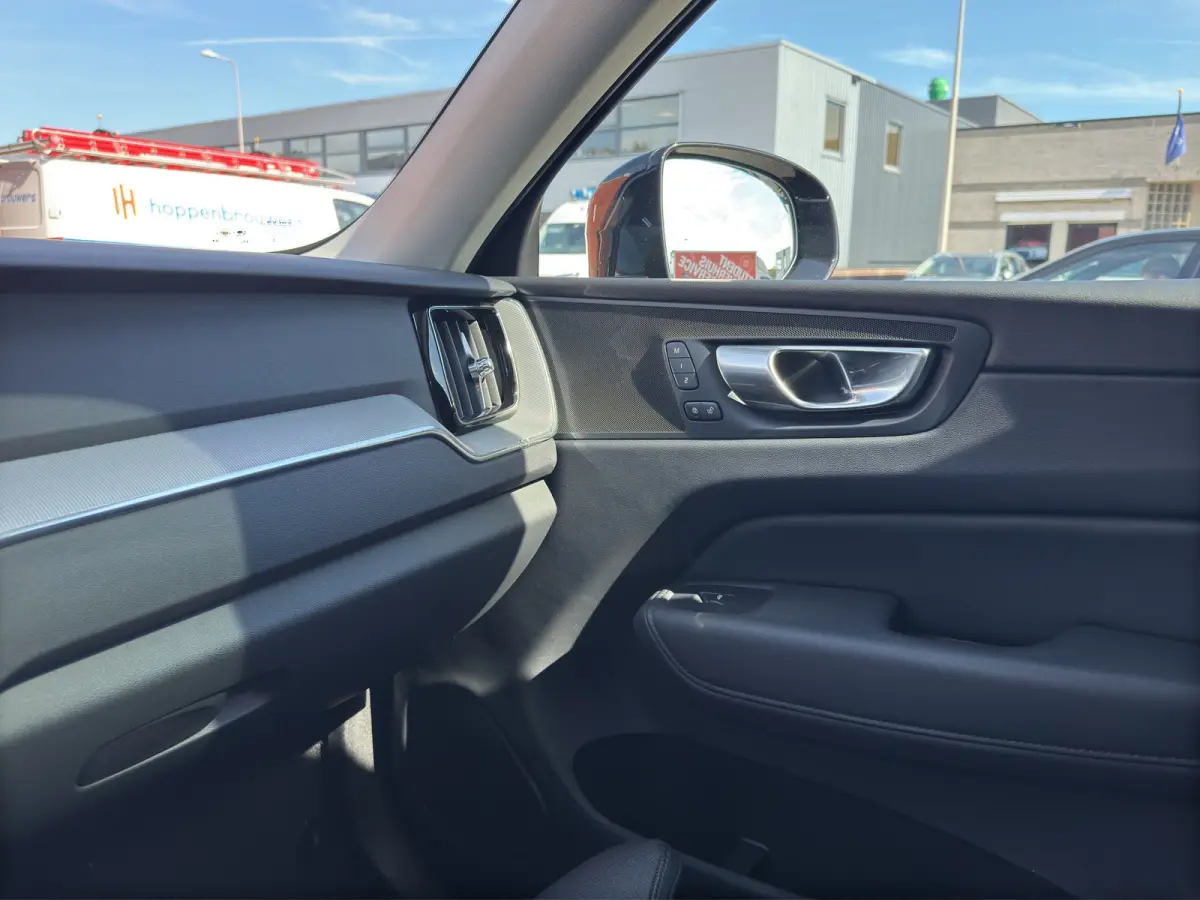 2.0 T6 Plug-in hybrid AWD Core Bright | Stuur-Stoel-en Achterbankverwarming | 20' Velgen | Cruise control adaptief | Memory seats |