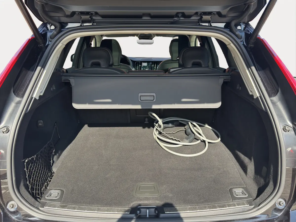 2.0 T6 Plug-in hybrid AWD Core Bright | Stuur-Stoel-en Achterbankverwarming | 20' Velgen | Cruise control adaptief | Memory seats |