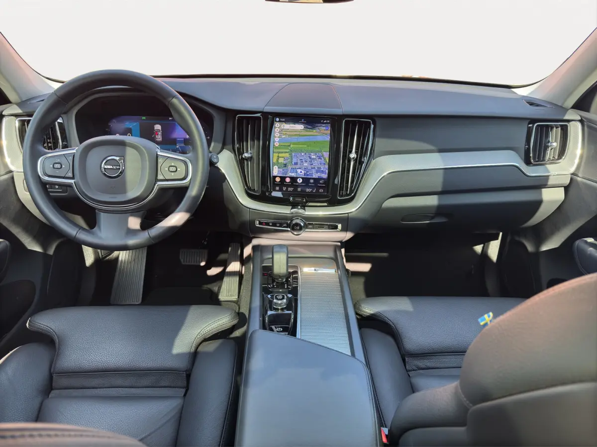 2.0 T6 Plug-in hybrid AWD Core Bright | Stuur-Stoel-en Achterbankverwarming | 20' Velgen | Cruise control adaptief | Memory seats |