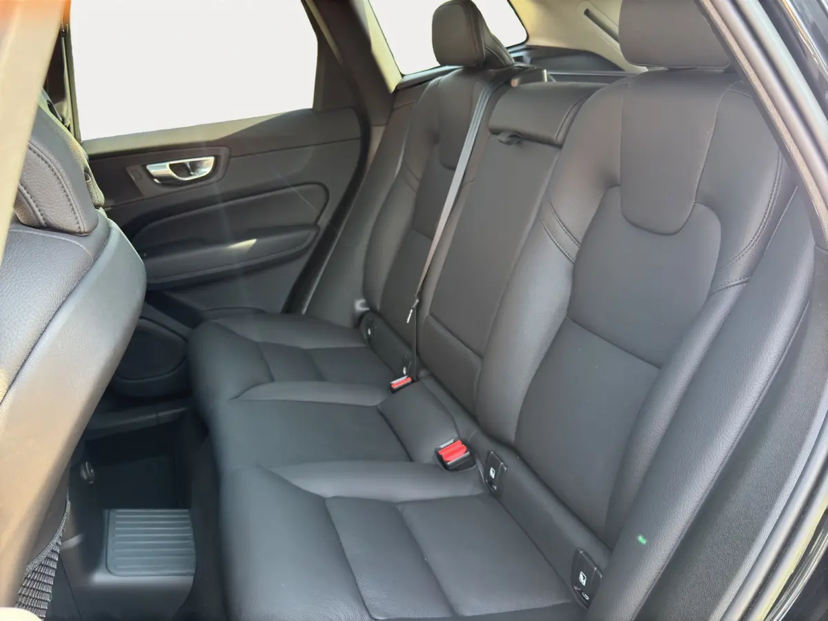 2.0 T6 Plug-in hybrid AWD Core Bright | Stuur-Stoel-en Achterbankverwarming | 20' Velgen | Cruise control adaptief | Memory seats |