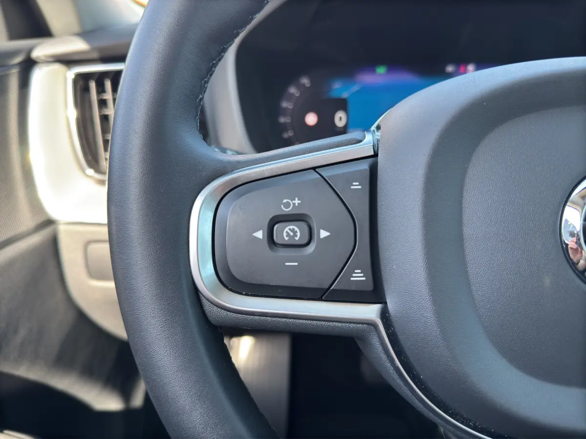2.0 T6 Plug-in hybrid AWD Core Bright | Stuur-Stoel-en Achterbankverwarming | 20' Velgen | Cruise control adaptief | Memory seats |