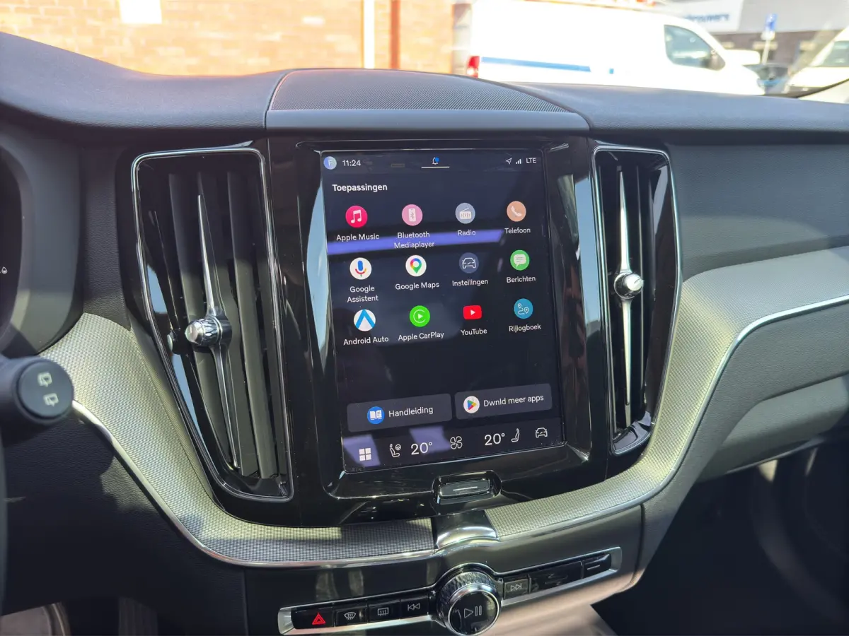 2.0 T6 Plug-in hybrid AWD Core Bright | Stuur-Stoel-en Achterbankverwarming | 20' Velgen | Cruise control adaptief | Memory seats |