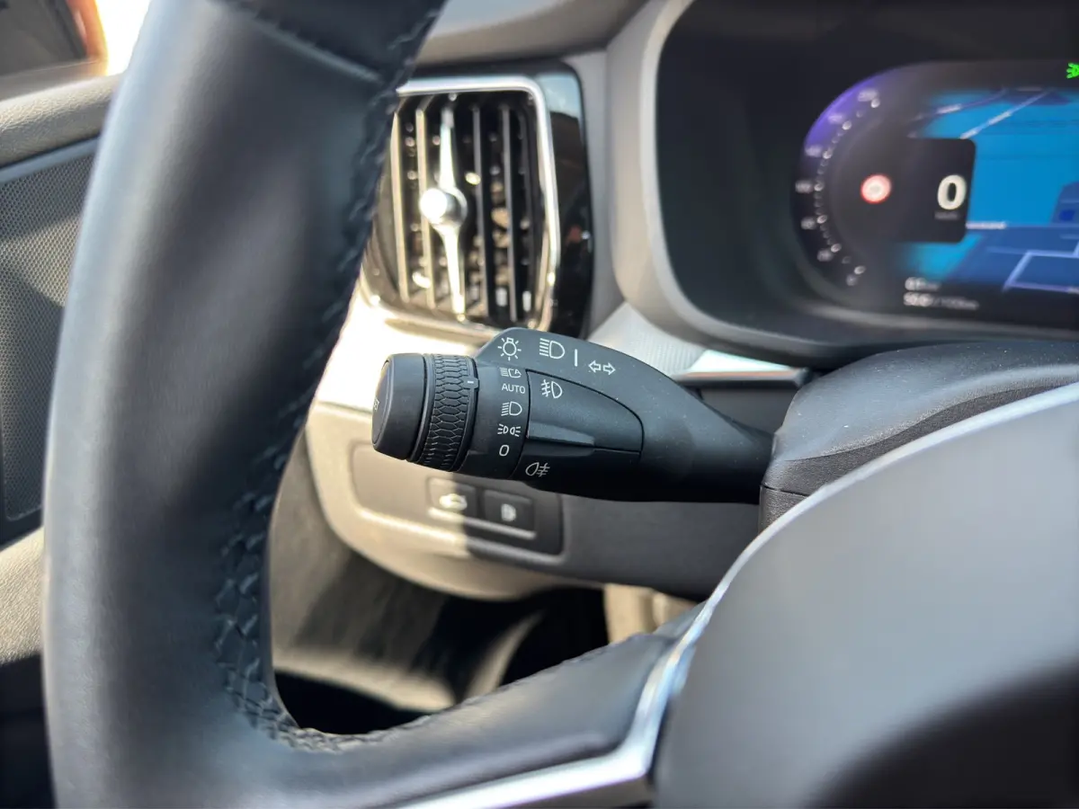 2.0 T6 Plug-in hybrid AWD Core Bright | Stuur-Stoel-en Achterbankverwarming | 20' Velgen | Cruise control adaptief | Memory seats |