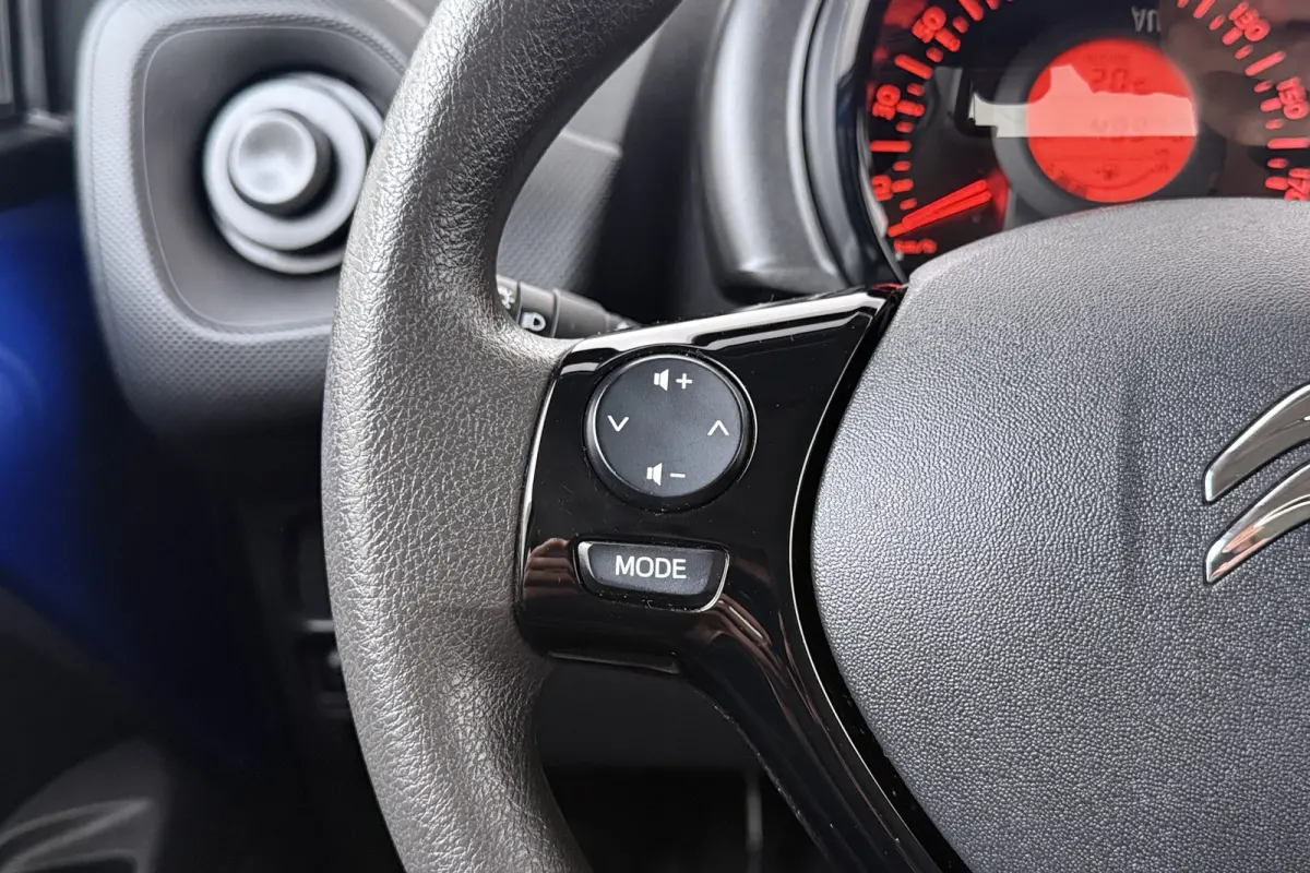 1.0 VTi Pack Comfort DAB Privacy Glas LED