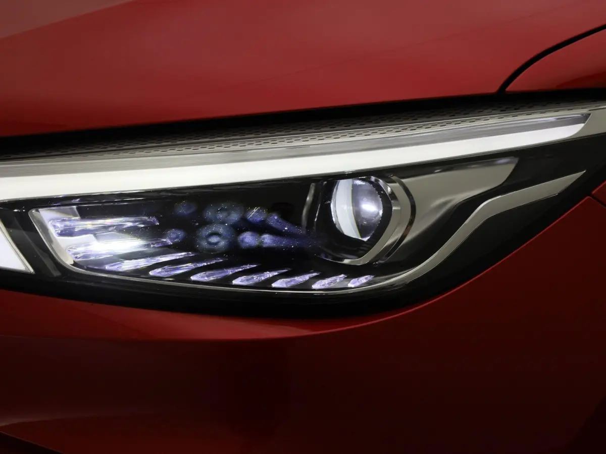 MG EV Standard Range Luxury 50 kWh Automaat | Panoramadak | Leder | Navigatie | Airco | Achteruitrijcamera | Apple Carplay / Android Auto | Stoelverwarming | Lichtmetalen Velgen |