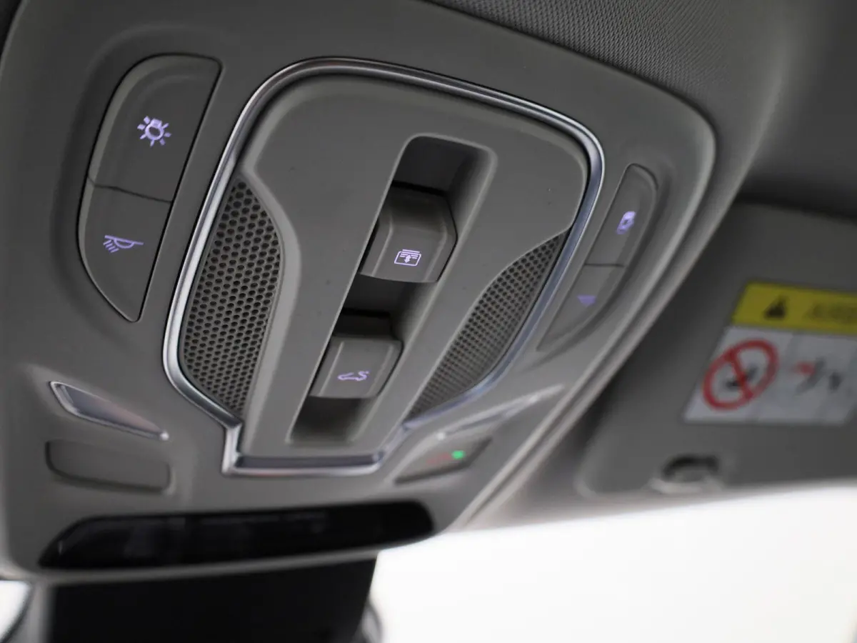 MG EV Standard Range Luxury 50 kWh Automaat | Panoramadak | Leder | Navigatie | Airco | Achteruitrijcamera | Apple Carplay / Android Auto | Stoelverwarming | Lichtmetalen Velgen |