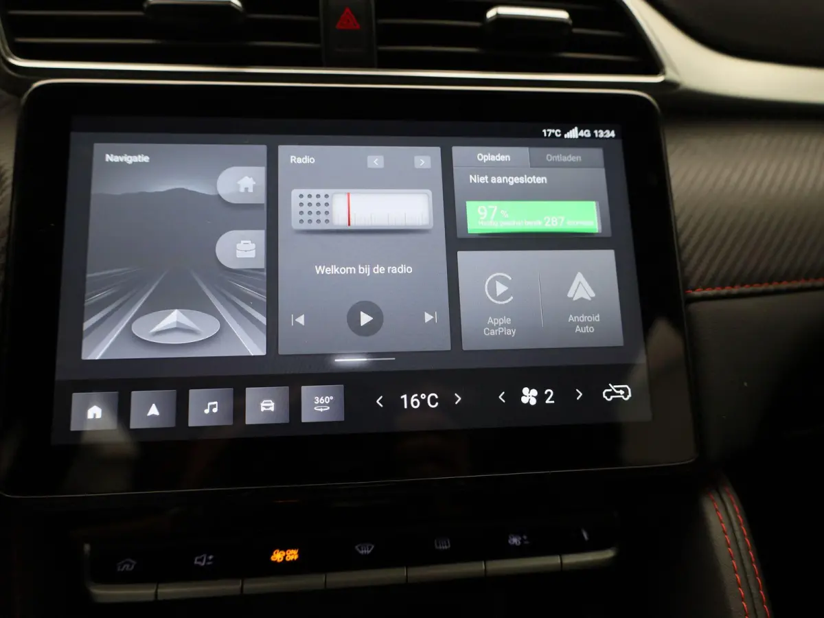 MG EV Standard Range Luxury 50 kWh Automaat | Panoramadak | Leder | Navigatie | Airco | Achteruitrijcamera | Apple Carplay / Android Auto | Stoelverwarming | Lichtmetalen Velgen |
