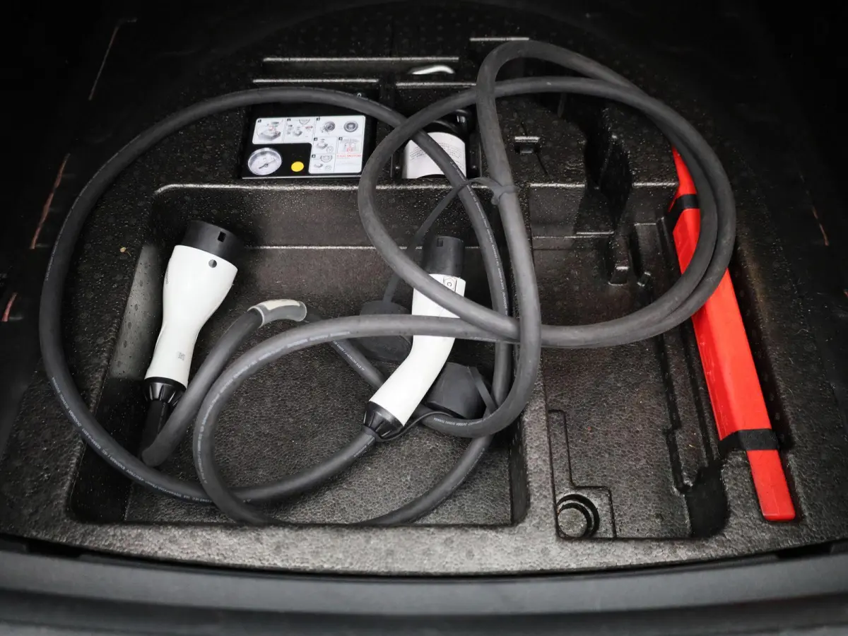 MG EV Standard Range Luxury 50 kWh Automaat | Panoramadak | Leder | Navigatie | Airco | Achteruitrijcamera | Apple Carplay / Android Auto | Stoelverwarming | Lichtmetalen Velgen |