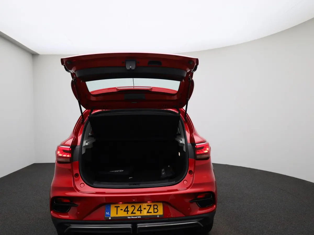 MG EV Standard Range Luxury 50 kWh Automaat | Panoramadak | Leder | Navigatie | Airco | Achteruitrijcamera | Apple Carplay / Android Auto | Stoelverwarming | Lichtmetalen Velgen |