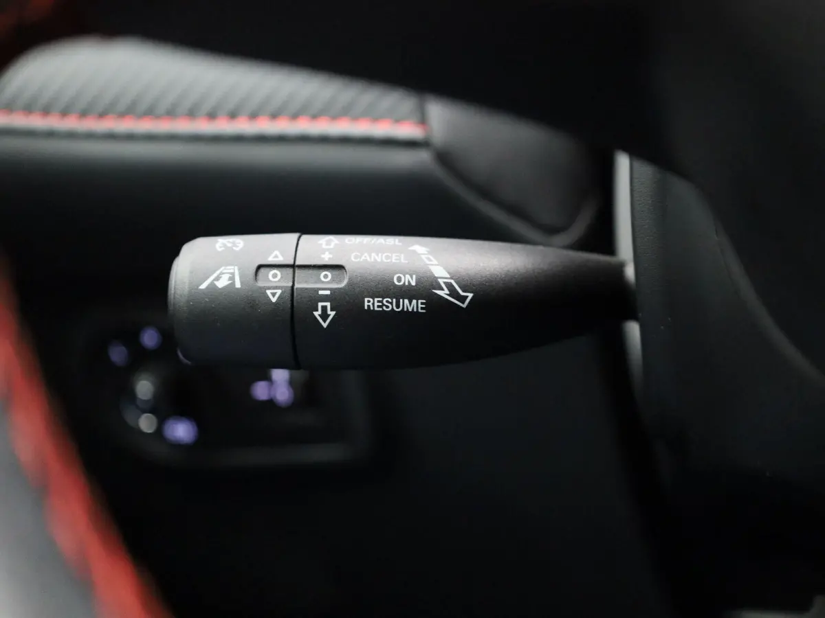 MG EV Standard Range Luxury 50 kWh Automaat | Panoramadak | Leder | Navigatie | Airco | Achteruitrijcamera | Apple Carplay / Android Auto | Stoelverwarming | Lichtmetalen Velgen |