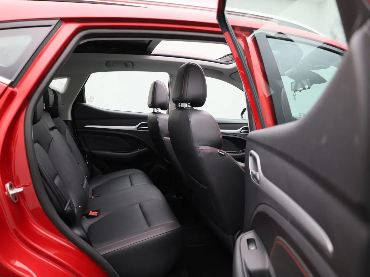MG EV Standard Range Luxury 50 kWh Automaat | Panoramadak | Leder | Navigatie | Airco | Achteruitrijcamera | Apple Carplay / Android Auto | Stoelverwarming | Lichtmetalen Velgen |