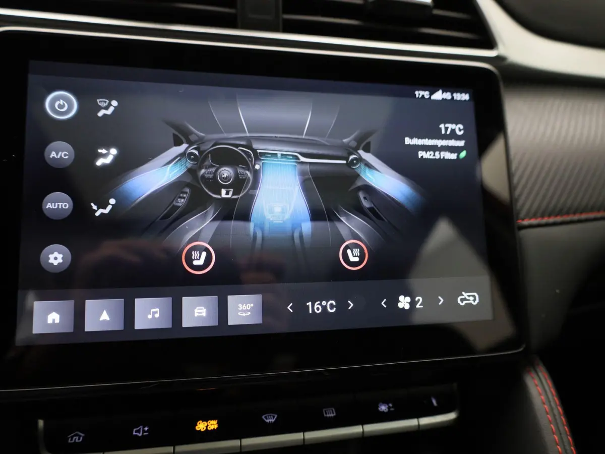 MG EV Standard Range Luxury 50 kWh Automaat | Panoramadak | Leder | Navigatie | Airco | Achteruitrijcamera | Apple Carplay / Android Auto | Stoelverwarming | Lichtmetalen Velgen |