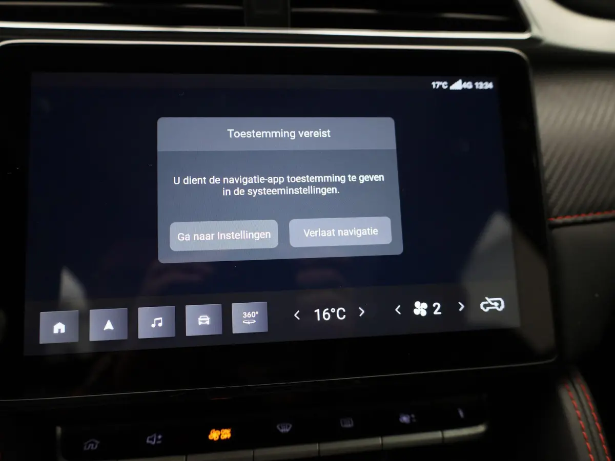 MG EV Standard Range Luxury 50 kWh Automaat | Panoramadak | Leder | Navigatie | Airco | Achteruitrijcamera | Apple Carplay / Android Auto | Stoelverwarming | Lichtmetalen Velgen |