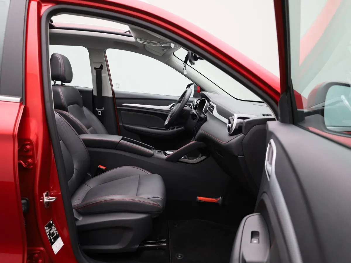 MG EV Standard Range Luxury 50 kWh Automaat | Panoramadak | Leder | Navigatie | Airco | Achteruitrijcamera | Apple Carplay / Android Auto | Stoelverwarming | Lichtmetalen Velgen |