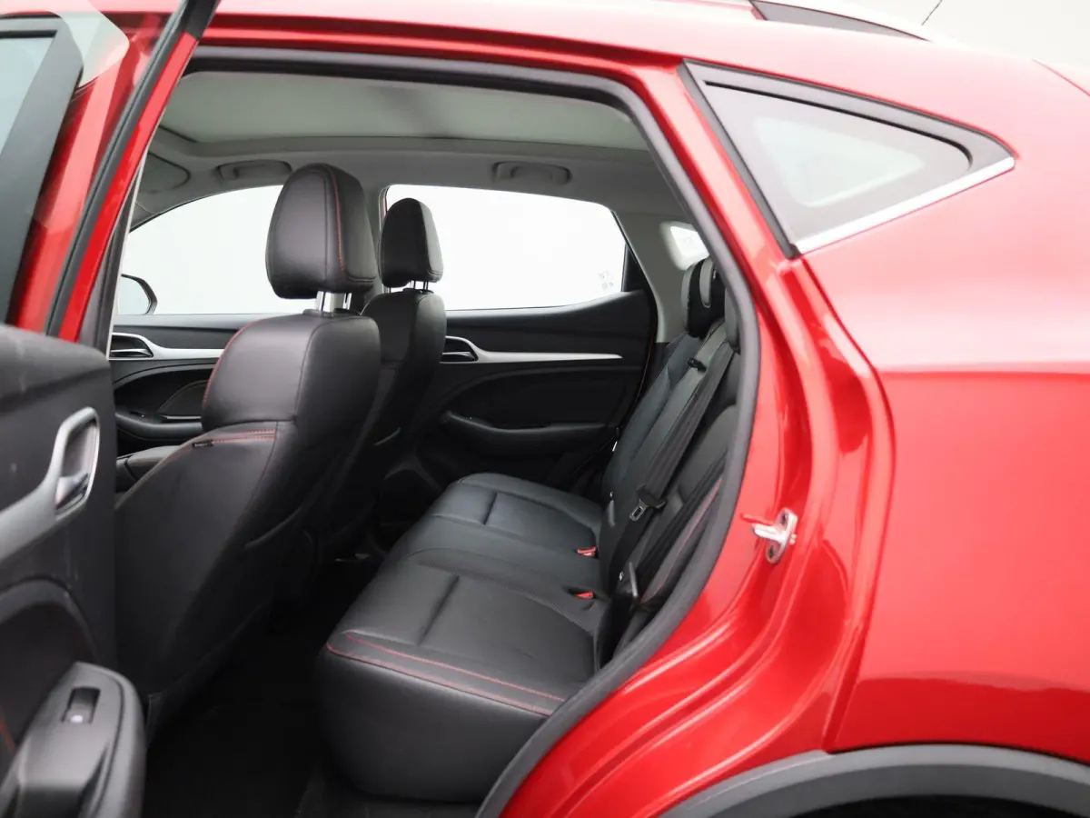 MG EV Standard Range Luxury 50 kWh Automaat | Panoramadak | Leder | Navigatie | Airco | Achteruitrijcamera | Apple Carplay / Android Auto | Stoelverwarming | Lichtmetalen Velgen |