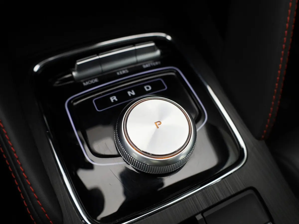 MG EV Standard Range Luxury 50 kWh Automaat | Panoramadak | Leder | Navigatie | Airco | Achteruitrijcamera | Apple Carplay / Android Auto | Stoelverwarming | Lichtmetalen Velgen |