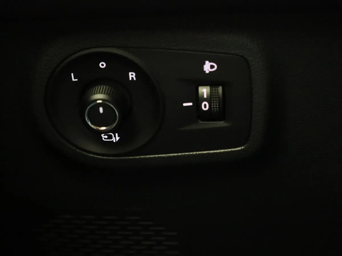MG EV Standard Range Luxury 50 kWh Automaat | Panoramadak | Leder | Navigatie | Airco | Achteruitrijcamera | Apple Carplay / Android Auto | Stoelverwarming | Lichtmetalen Velgen |