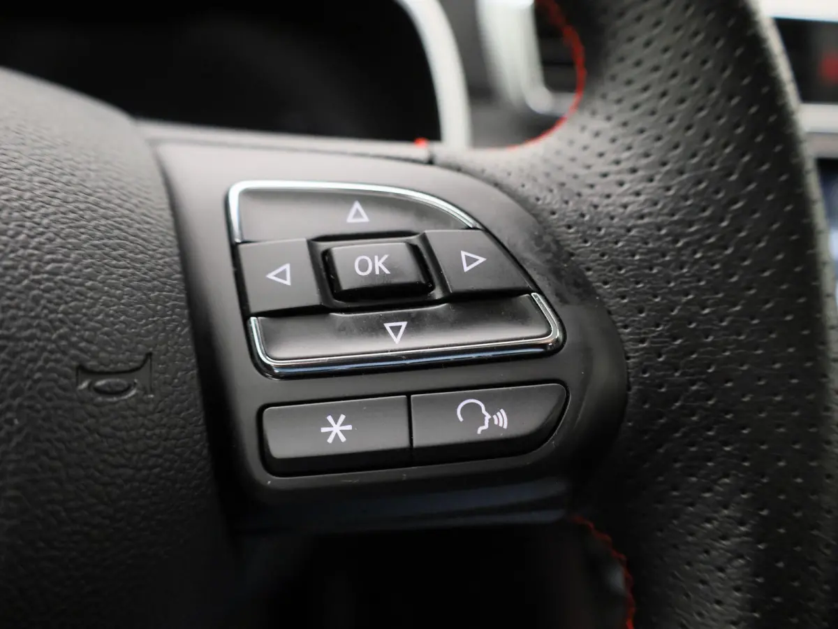 MG EV Standard Range Luxury 50 kWh Automaat | Panoramadak | Leder | Navigatie | Airco | Achteruitrijcamera | Apple Carplay / Android Auto | Stoelverwarming | Lichtmetalen Velgen |