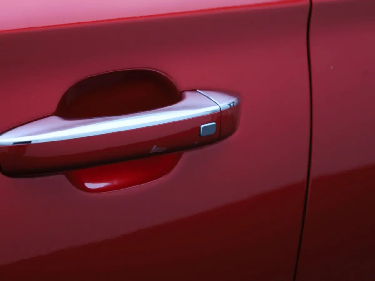 MG EV Standard Range Luxury 50 kWh Automaat | Panoramadak | Leder | Navigatie | Airco | Achteruitrijcamera | Apple Carplay / Android Auto | Stoelverwarming | Lichtmetalen Velgen |