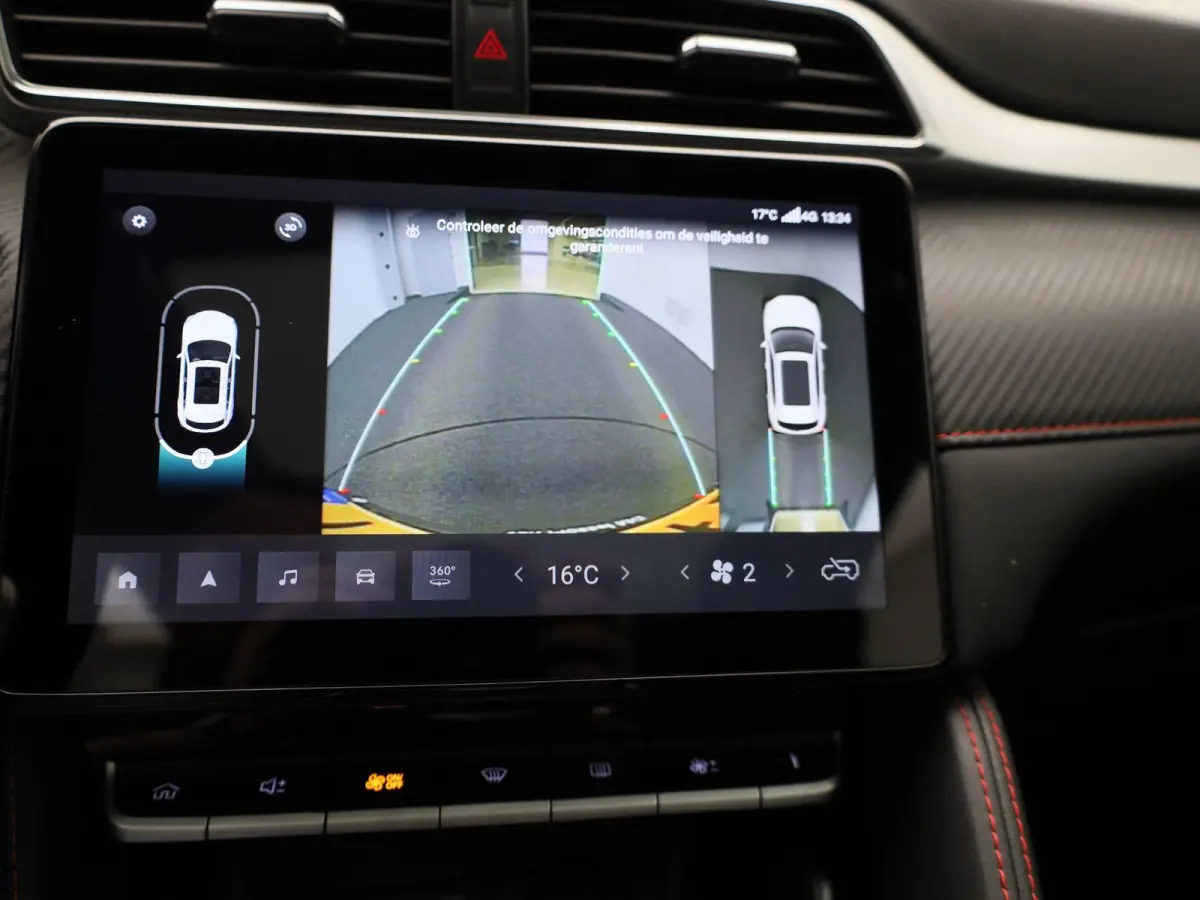 MG EV Standard Range Luxury 50 kWh Automaat | Panoramadak | Leder | Navigatie | Airco | Achteruitrijcamera | Apple Carplay / Android Auto | Stoelverwarming | Lichtmetalen Velgen |