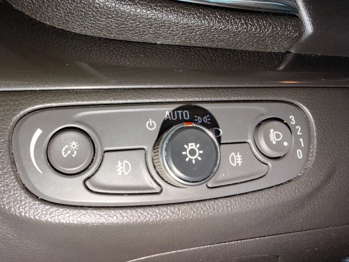 1.6 Selection/Camera/Navi/Pdc/Led/Cruise-c/Climate-c/Bluetooth/Aux