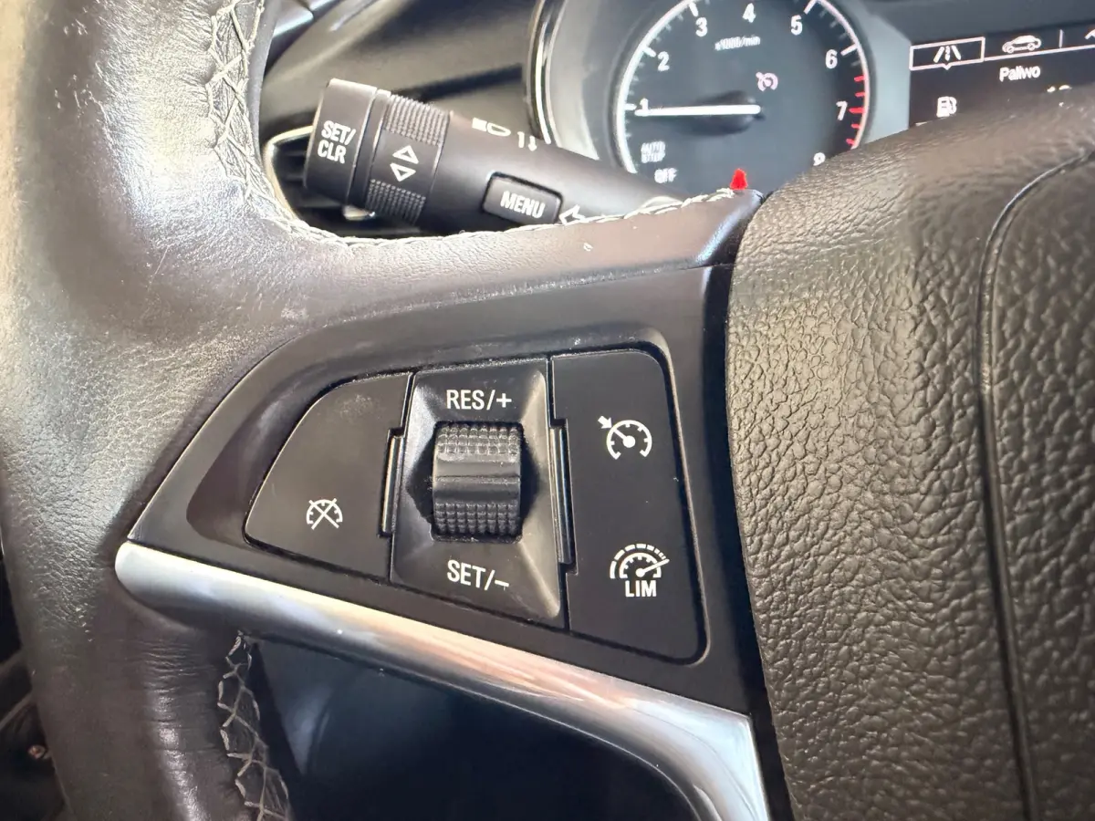 1.6 Selection/Camera/Navi/Pdc/Led/Cruise-c/Climate-c/Bluetooth/Aux