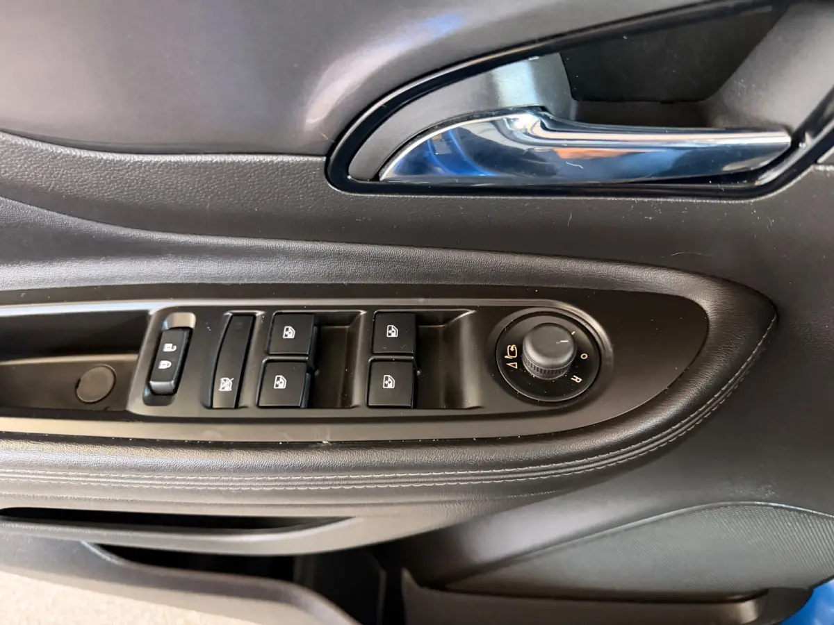 1.6 Selection/Camera/Navi/Pdc/Led/Cruise-c/Climate-c/Bluetooth/Aux