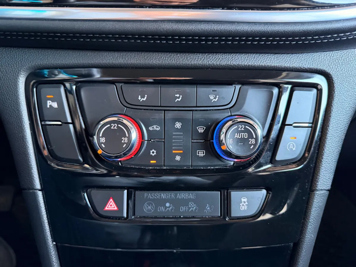 1.6 Selection/Camera/Navi/Pdc/Led/Cruise-c/Climate-c/Bluetooth/Aux