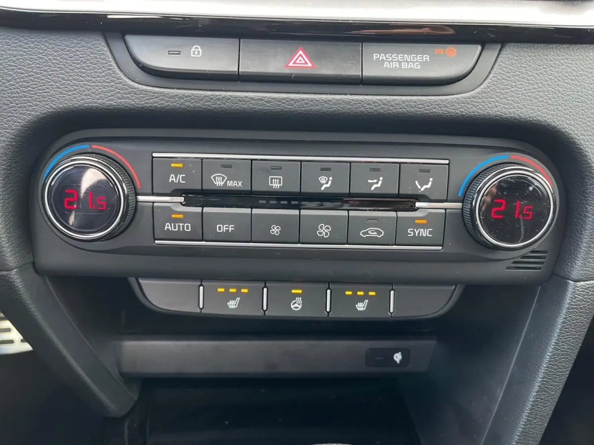 1.5 T-GDi GT-Line | *DEMO Direct leverbaar* |  Navi | Clima | Adaptive Cruise | Panoramdak | Stoel-/Stuurverwarming | Elektr. Achterklep | Apple Carplay