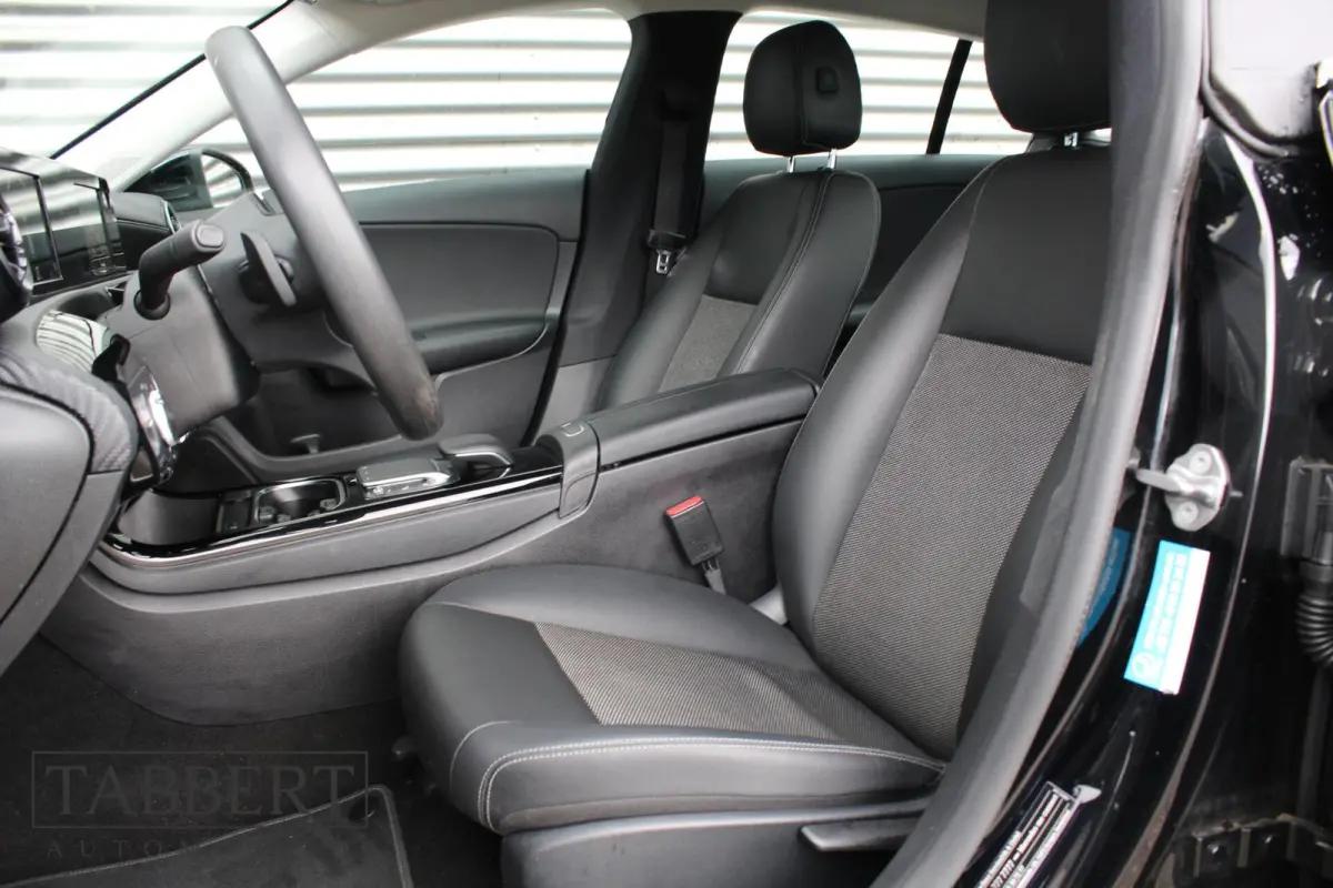 180 Business AMG Zwart