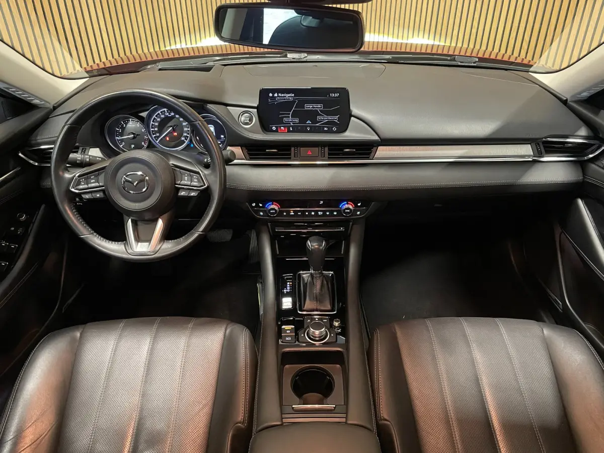 2.0 SkyActiv-G 165 Signature|FULL OPTION|TREKAAK|ACC|HUD|LEDER|MEMORY|STUUR+STOELVERW+VENT|360 CAMERA|CARPLAY|NAP|NL-AUTO|