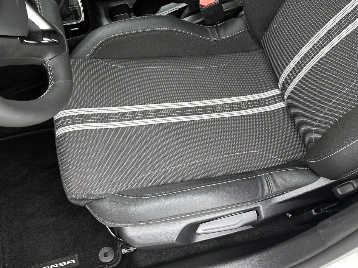 1.2 75pk GS | Camera | DodehoekDetectie | Climate Control | Sportstoelen | Draadloos AppleCarplay/AndroidAuto |