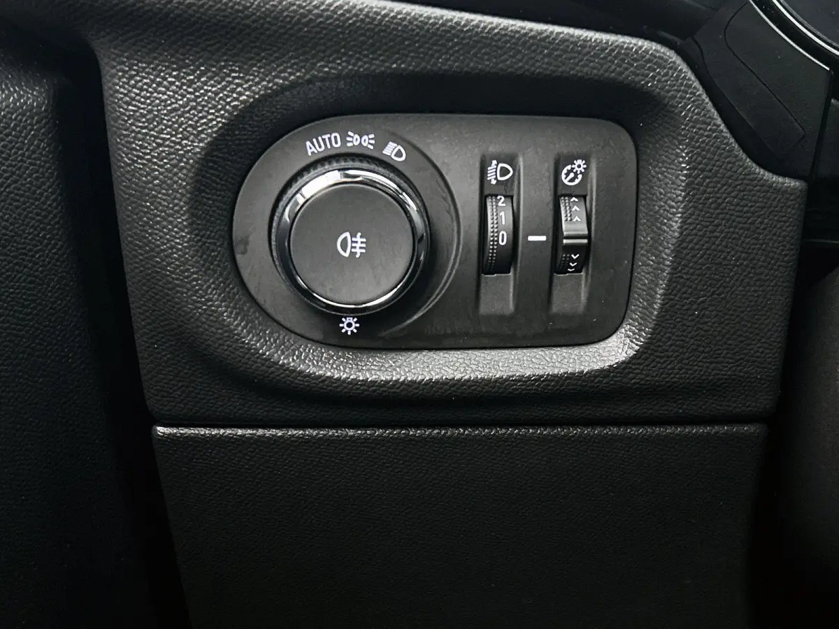 1.2 75pk GS | Camera | DodehoekDetectie | Climate Control | Sportstoelen | Draadloos AppleCarplay/AndroidAuto |