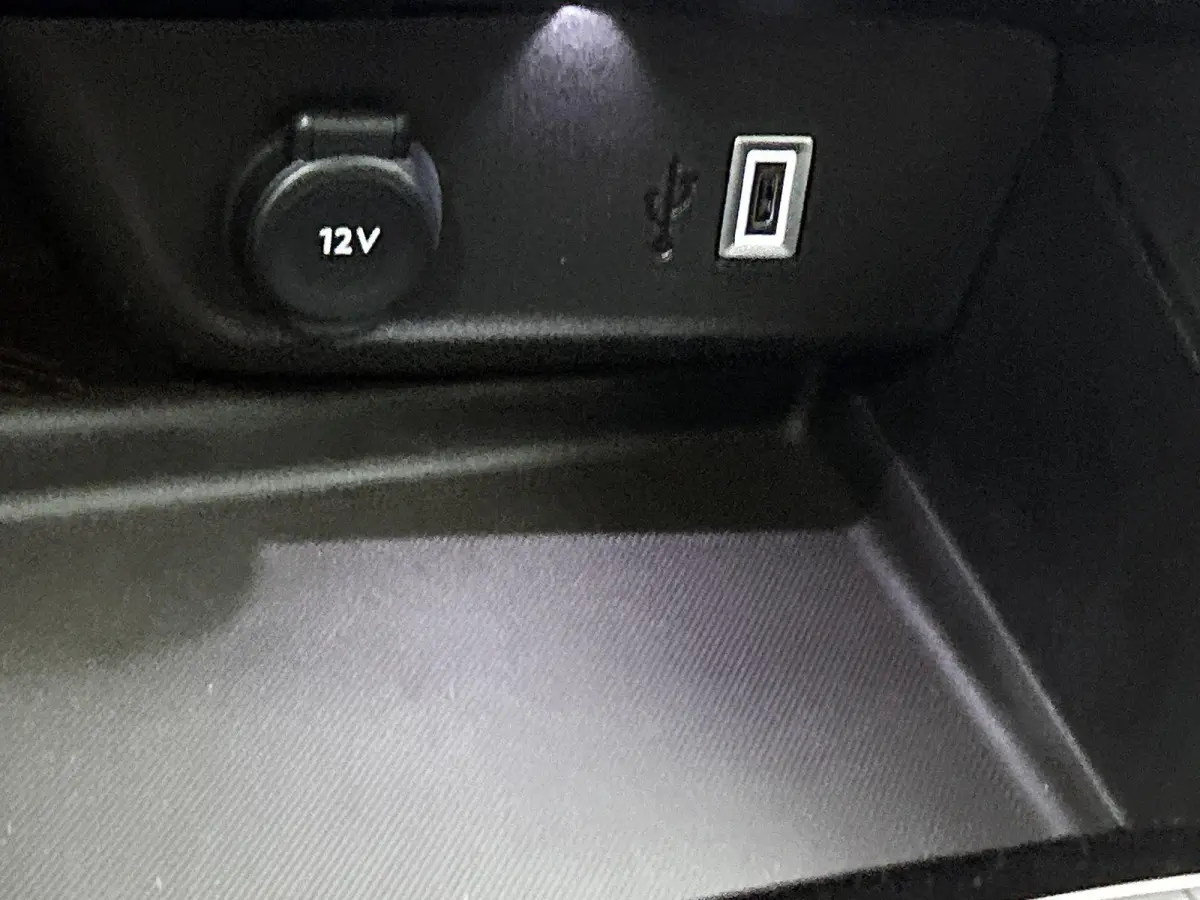 1.2 75pk GS | Camera | DodehoekDetectie | Climate Control | Sportstoelen | Draadloos AppleCarplay/AndroidAuto |