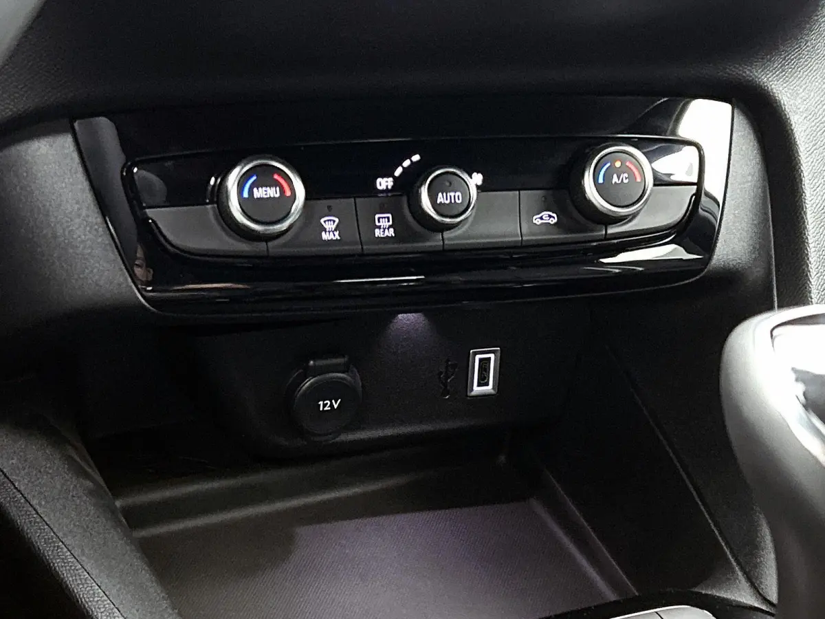 1.2 75pk GS | Camera | DodehoekDetectie | Climate Control | Sportstoelen | Draadloos AppleCarplay/AndroidAuto |