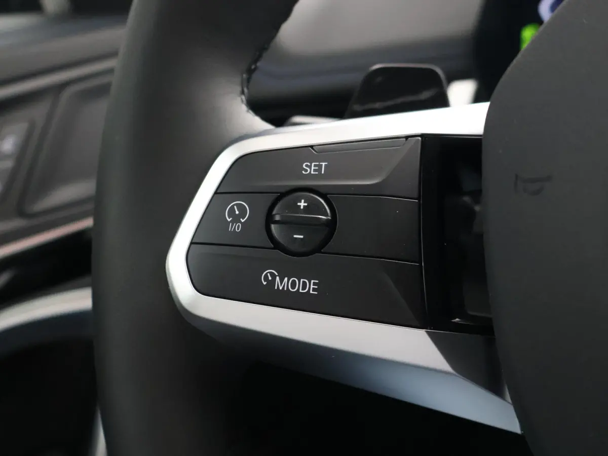 eDrive20 67 kWh M-SPORT *46 KM NIEUW* + PANORAMA | PREMIUM | 19 INCH | M-REMMEN