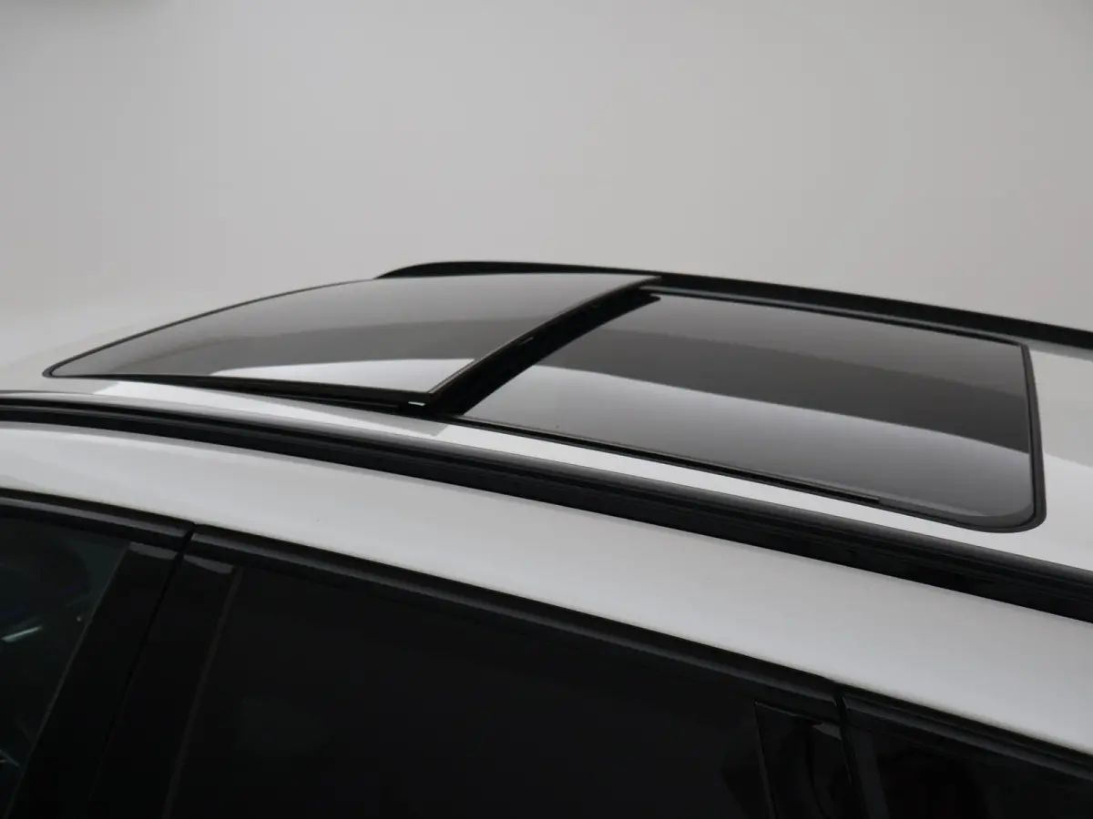 eDrive20 67 kWh M-SPORT *46 KM NIEUW* + PANORAMA | PREMIUM | 19 INCH | M-REMMEN