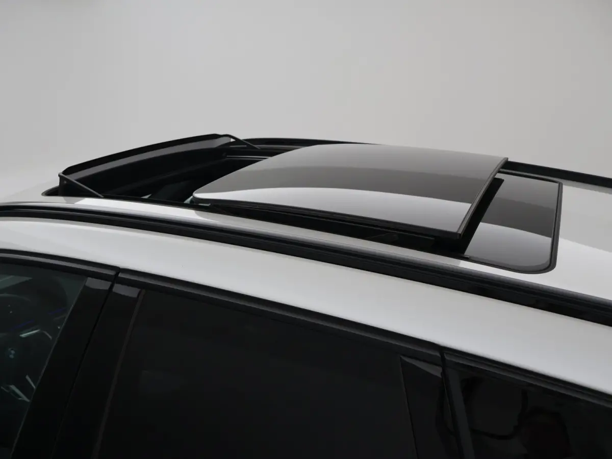 eDrive20 67 kWh M-SPORT *46 KM NIEUW* + PANORAMA | PREMIUM | 19 INCH | M-REMMEN