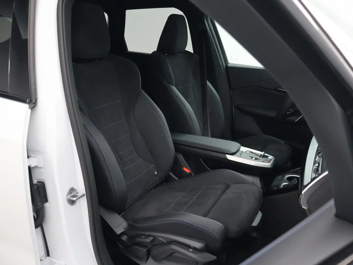 eDrive20 67 kWh M-SPORT *46 KM NIEUW* + PANORAMA | PREMIUM | 19 INCH | M-REMMEN