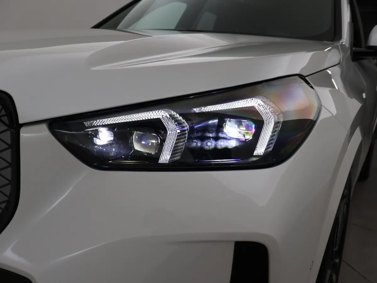 eDrive20 67 kWh M-SPORT *46 KM NIEUW* + PANORAMA | PREMIUM | 19 INCH | M-REMMEN