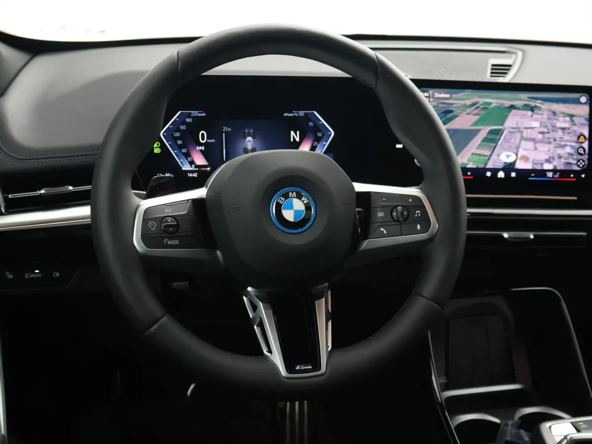 eDrive20 67 kWh M-SPORT *46 KM NIEUW* + PANORAMA | PREMIUM | 19 INCH | M-REMMEN