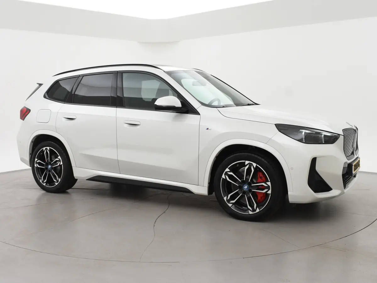 eDrive20 67 kWh M-SPORT *46 KM NIEUW* + PANORAMA | PREMIUM | 19 INCH | M-REMMEN