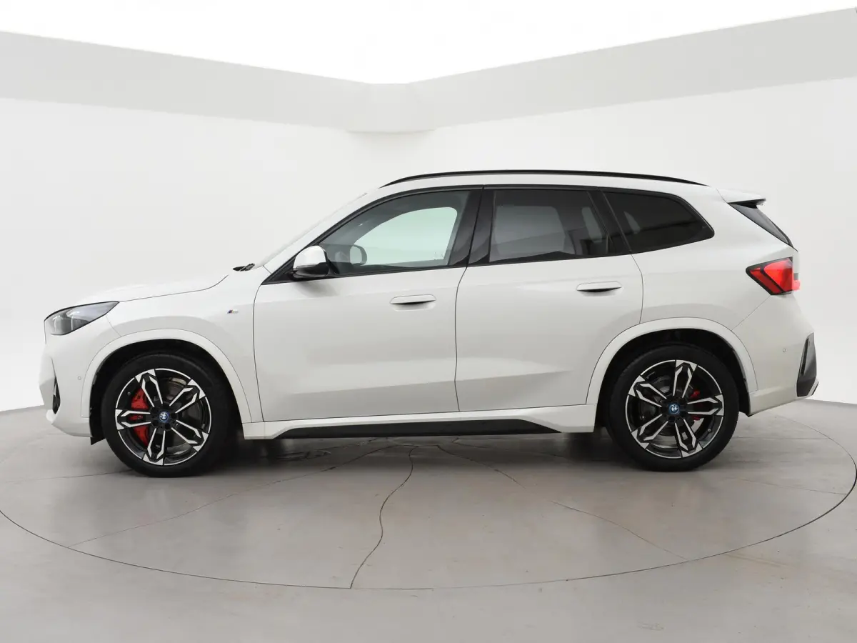eDrive20 67 kWh M-SPORT *46 KM NIEUW* + PANORAMA | PREMIUM | 19 INCH | M-REMMEN