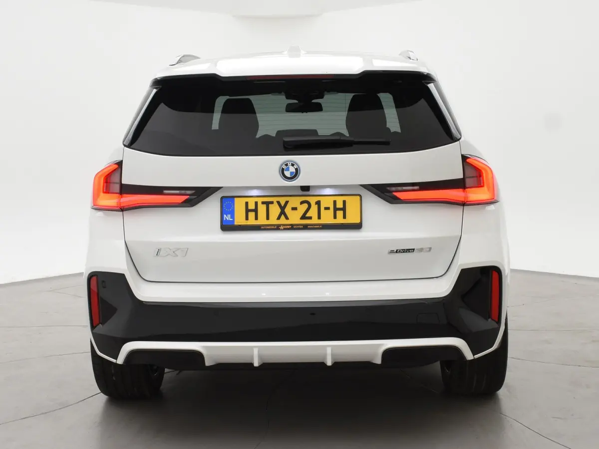 eDrive20 67 kWh M-SPORT *46 KM NIEUW* + PANORAMA | PREMIUM | 19 INCH | M-REMMEN