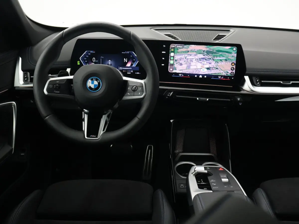 eDrive20 67 kWh M-SPORT *46 KM NIEUW* + PANORAMA | PREMIUM | 19 INCH | M-REMMEN