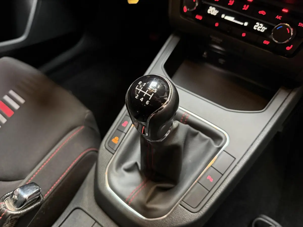 1.0 TSI FR | Camera | 116PK | 6-Bak | CarPlay