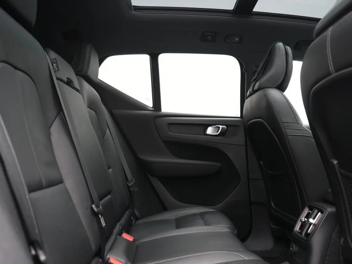 T5 R-Design PHEV 262pk Dealer O.H. | Panodak | Adaptive Cruise | 360 Camera | Harman / Kardon | Blis | Keyless | Apple Carplay | Navigatie | DAB | Virtual Cockpit | Pilot Assist | 19"L.M | P