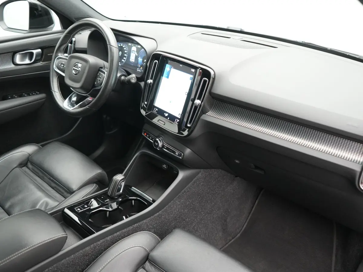 T5 R-Design PHEV 262pk Dealer O.H. | Panodak | Adaptive Cruise | 360 Camera | Harman / Kardon | Blis | Keyless | Apple Carplay | Navigatie | DAB | Virtual Cockpit | Pilot Assist | 19"L.M | P