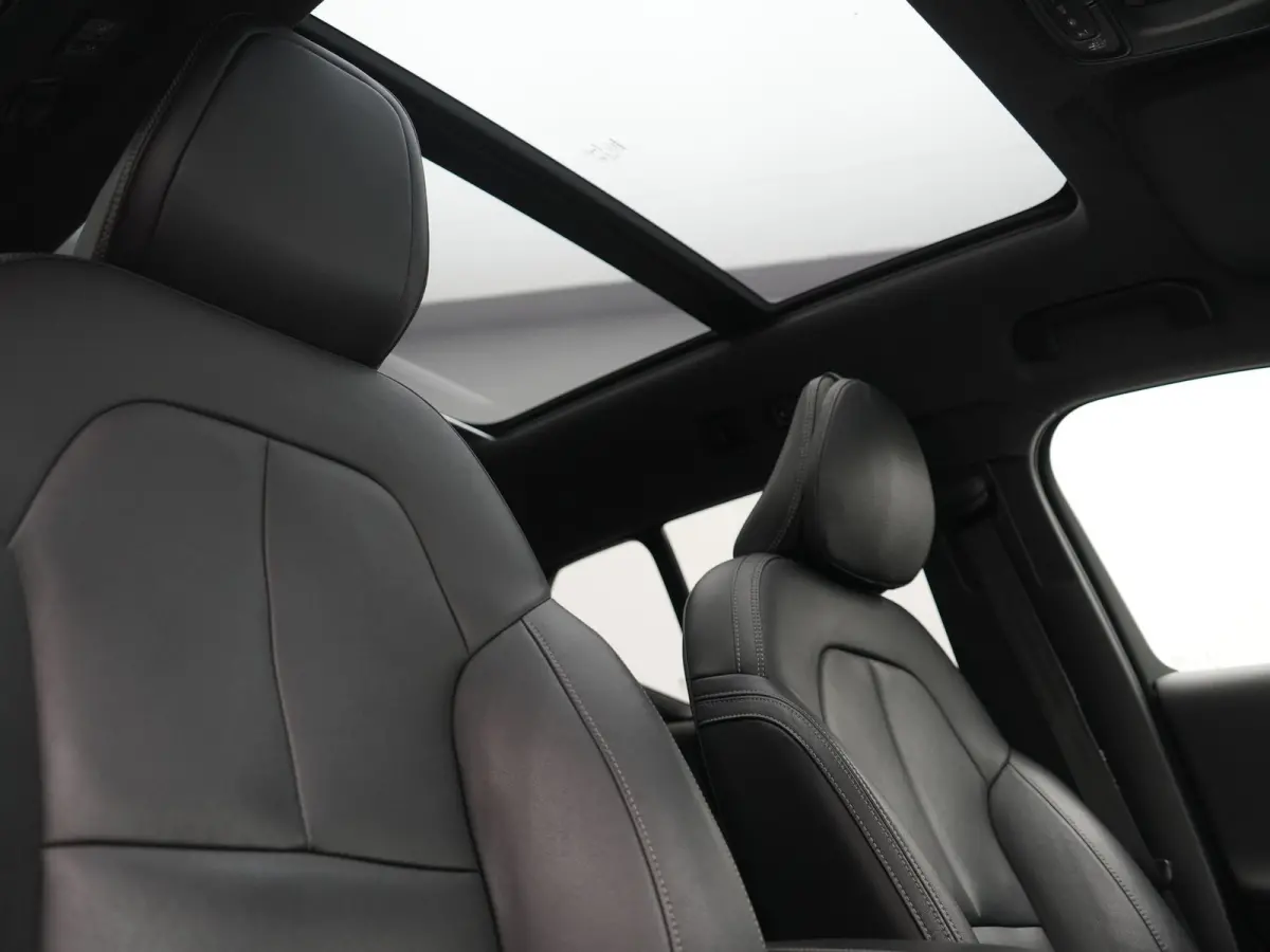T5 R-Design PHEV 262pk Dealer O.H. | Panodak | Adaptive Cruise | 360 Camera | Harman / Kardon | Blis | Keyless | Apple Carplay | Navigatie | DAB | Virtual Cockpit | Pilot Assist | 19"L.M | P